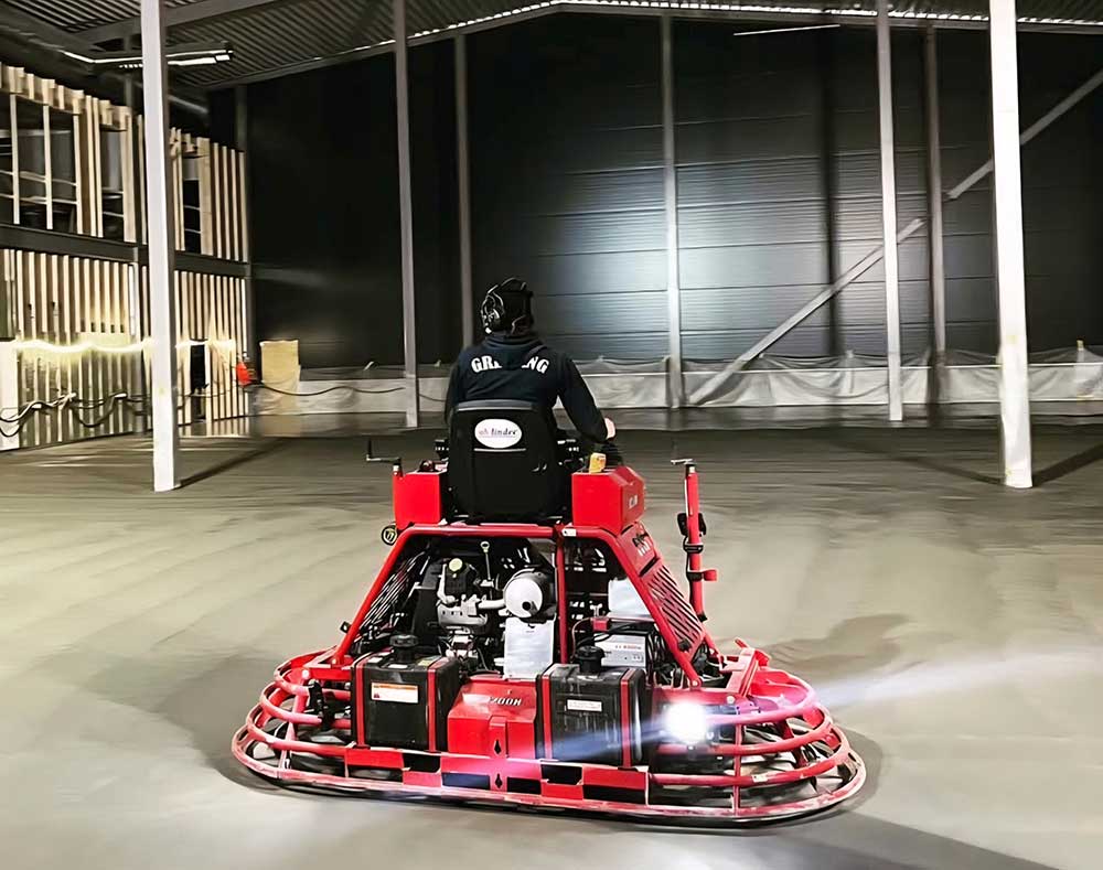 En kraftig röd betongslipmaskin